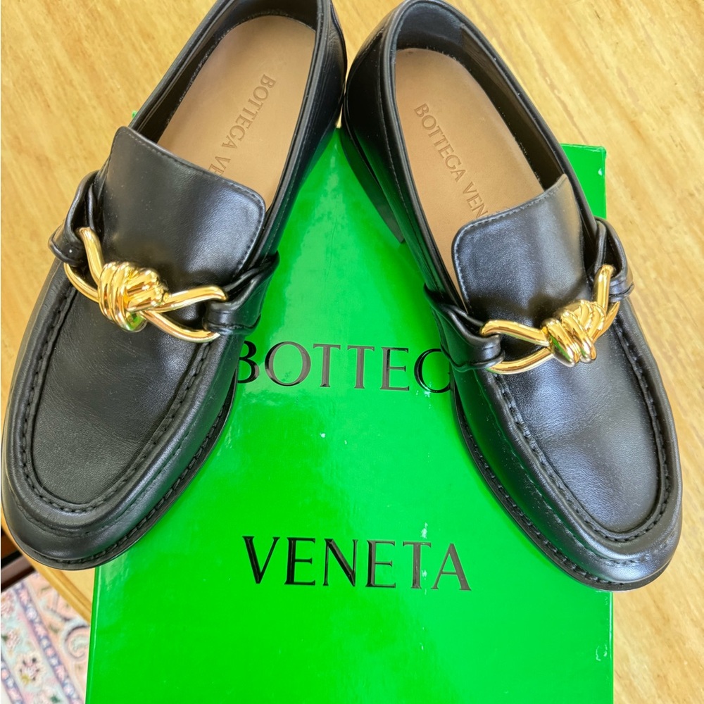 Bottega Veneta BRAND NEW Loafers with Gold Detailing size 37 - Picture 2 of 4